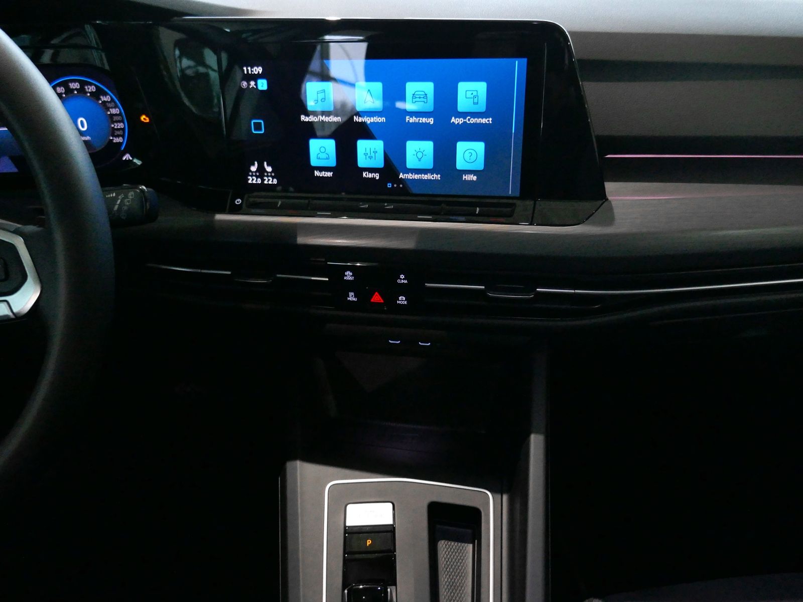 Fahrzeugabbildung Volkswagen Golf VIII Style 1.5 eTSI | LED AHK RFK ACC