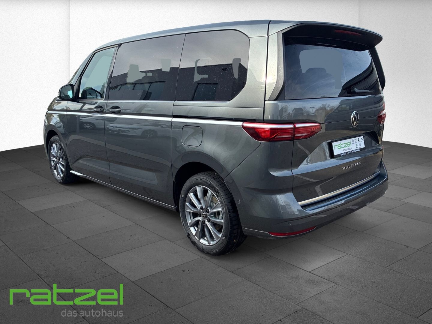 Fahrzeugabbildung Volkswagen T7 Multivan Style AHK+Navi+LED+ACC+Memory Sitze