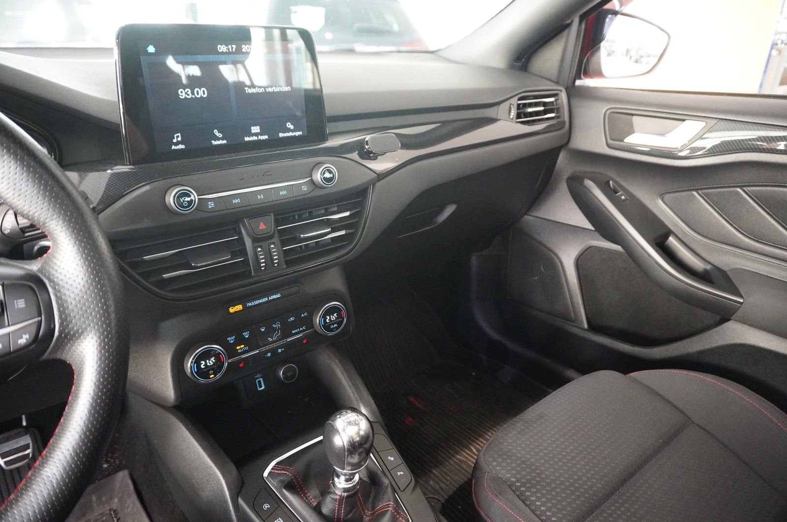Fahrzeugabbildung Ford Focus 1,0 ST LINE SPORT NAVI/LED/KAMERA/PANO./SH