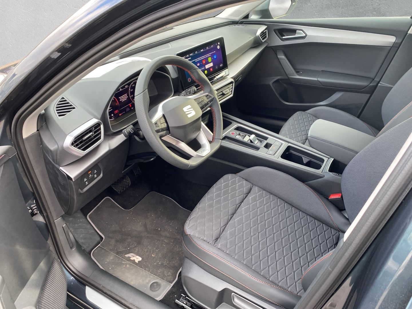 Fahrzeugabbildung SEAT Leon Sportstourer FR 2.0 TDI EU6d Navi digitales