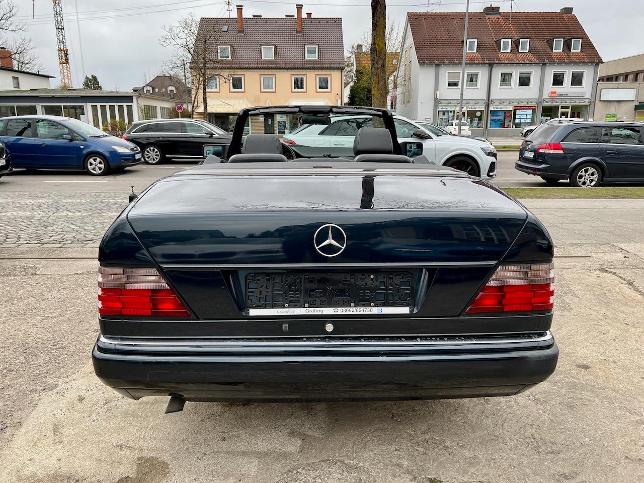 Mercedes-Benz E 220 Cabrio Final Edition *AMG-Alufelgen*Top-Zu