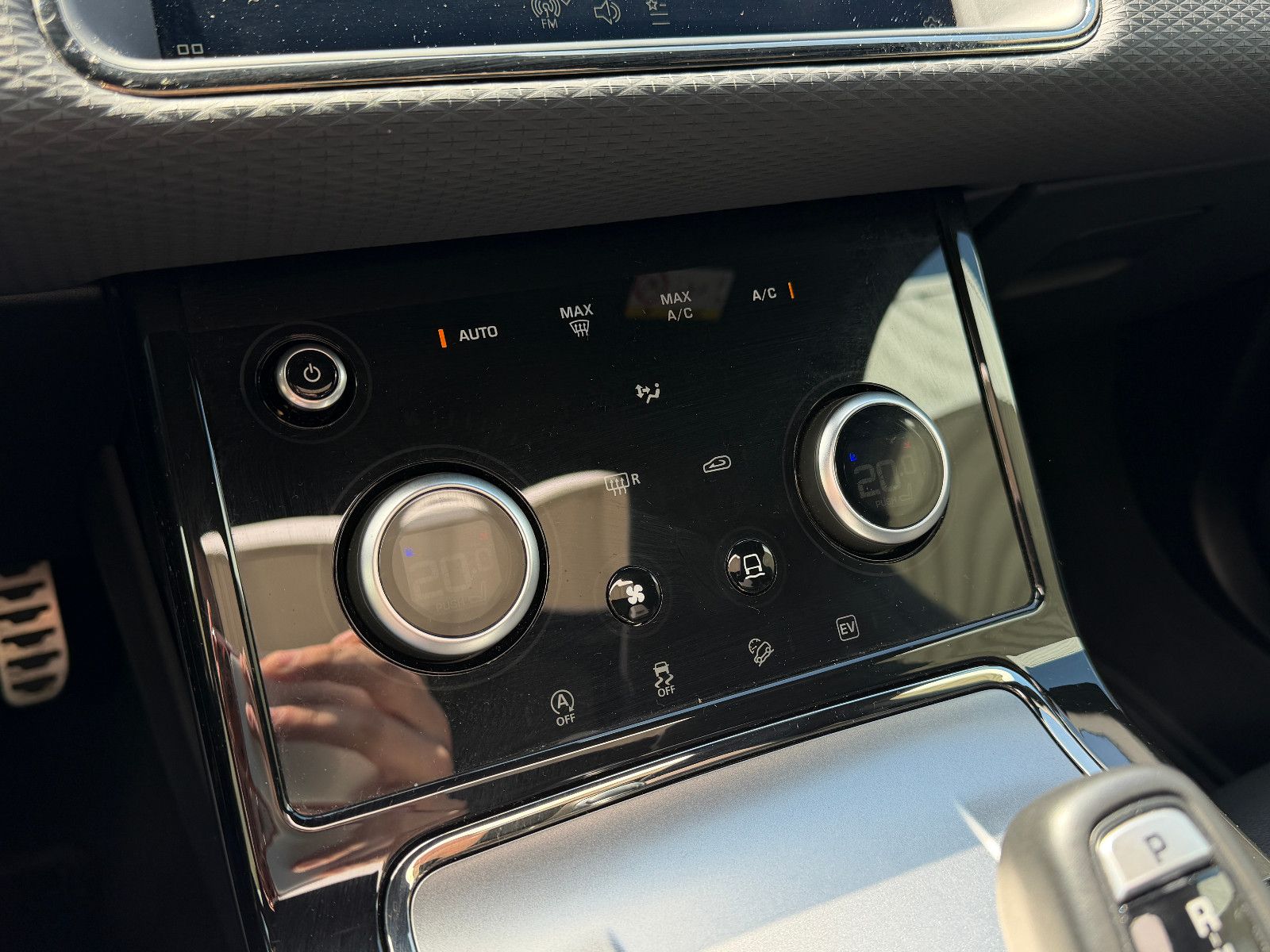 Fahrzeugabbildung Land Rover Range Rover Evoque S Hybrid /R-DYNAMIC/PANO/KAM