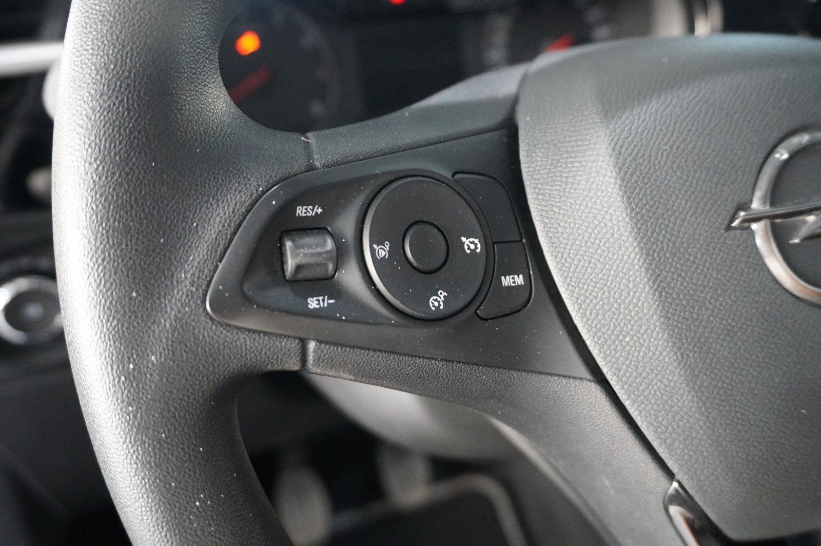 Fahrzeugabbildung Opel Corsa F 1.2 EDITION NAVI/KAMERA/TEMP./PDC/DAB+