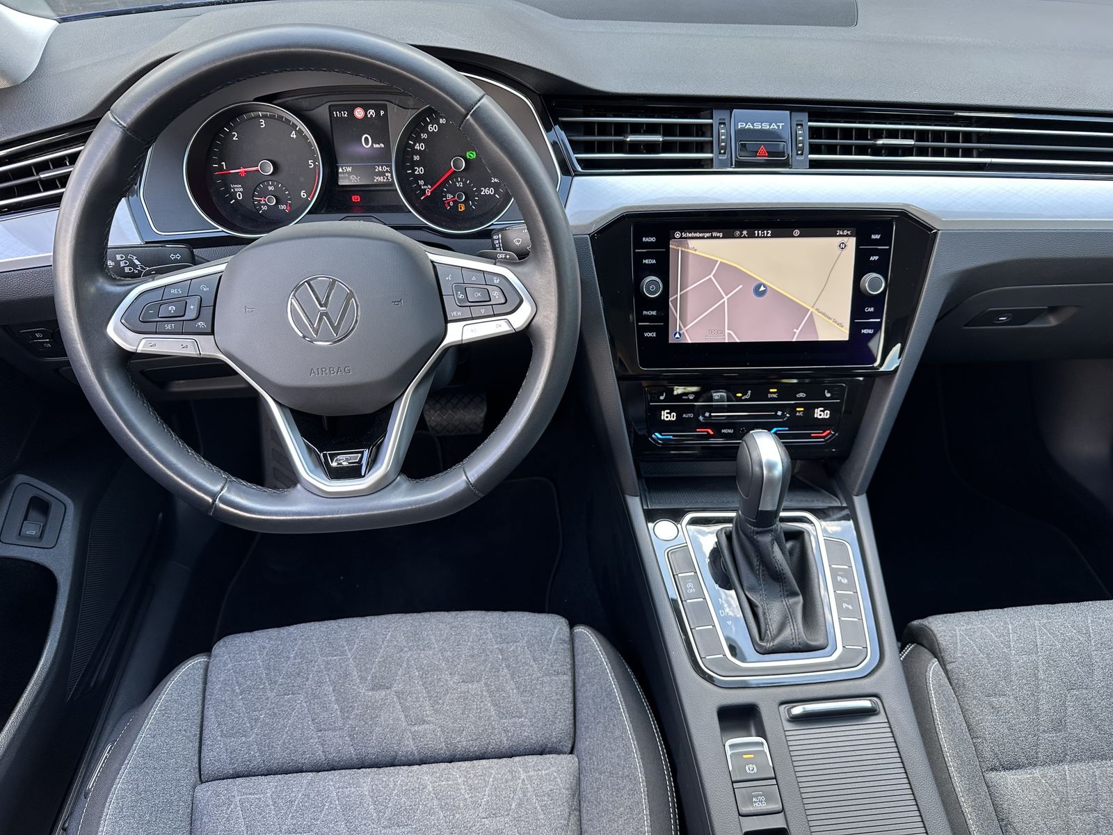 Fahrzeugabbildung Volkswagen Passat Variant R-Line NAV+LED+ACC+KAMERA+18ZO+PP