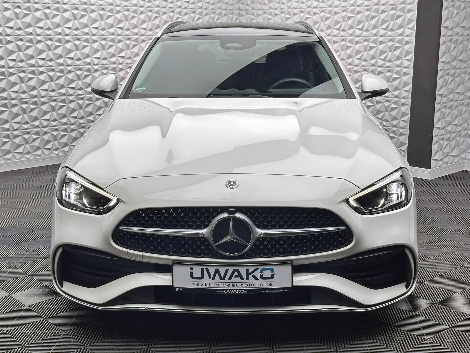 Fahrzeugabbildung Mercedes-Benz C 220d T AMG/MBUX/DIGI/PANORAMA/TOTW/RCAM/DAB