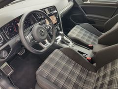 Fahrzeugabbildung Volkswagen Golf VII Variant GTD Navi LED SiHz RFK ACC AID