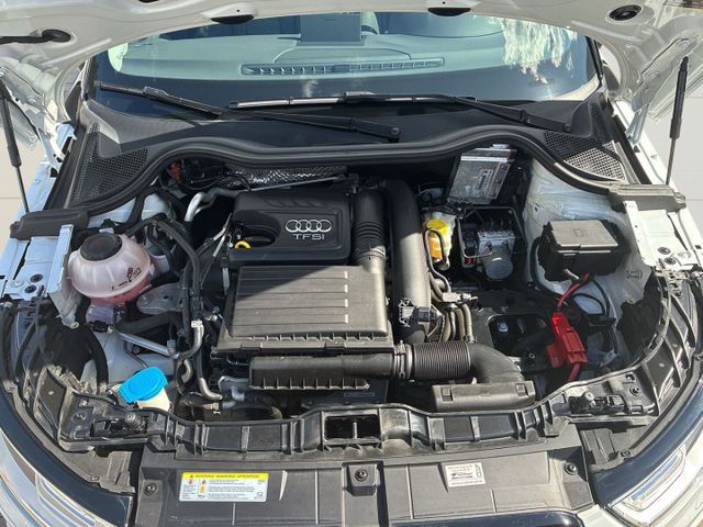 Audi A1 Sportback NaviKlimaPDCBTACCSHZACCSchec