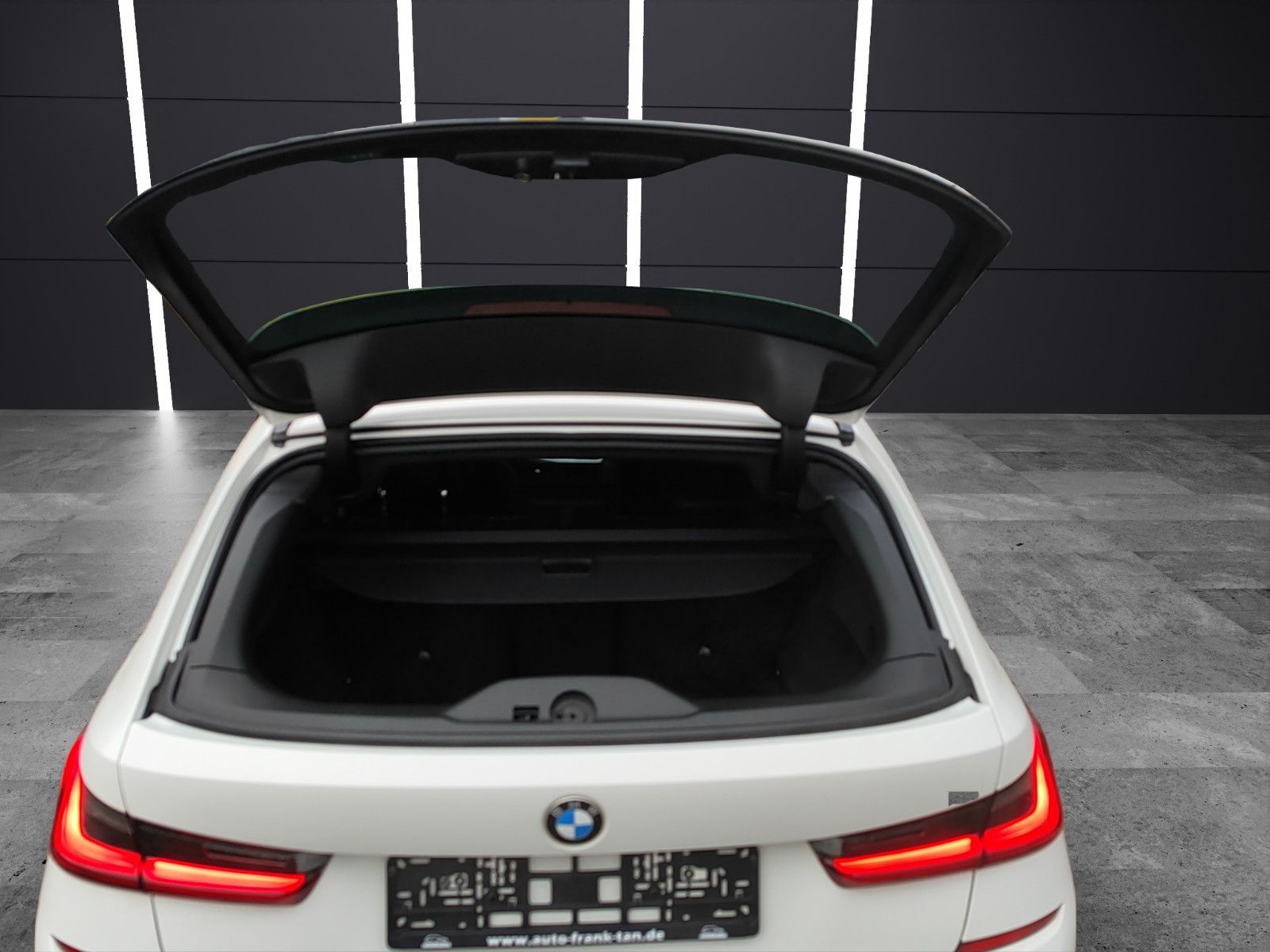 Fahrzeugabbildung BMW 330 d Touring xDrive M Sport/AHK/Hifi/Led/1.Hand