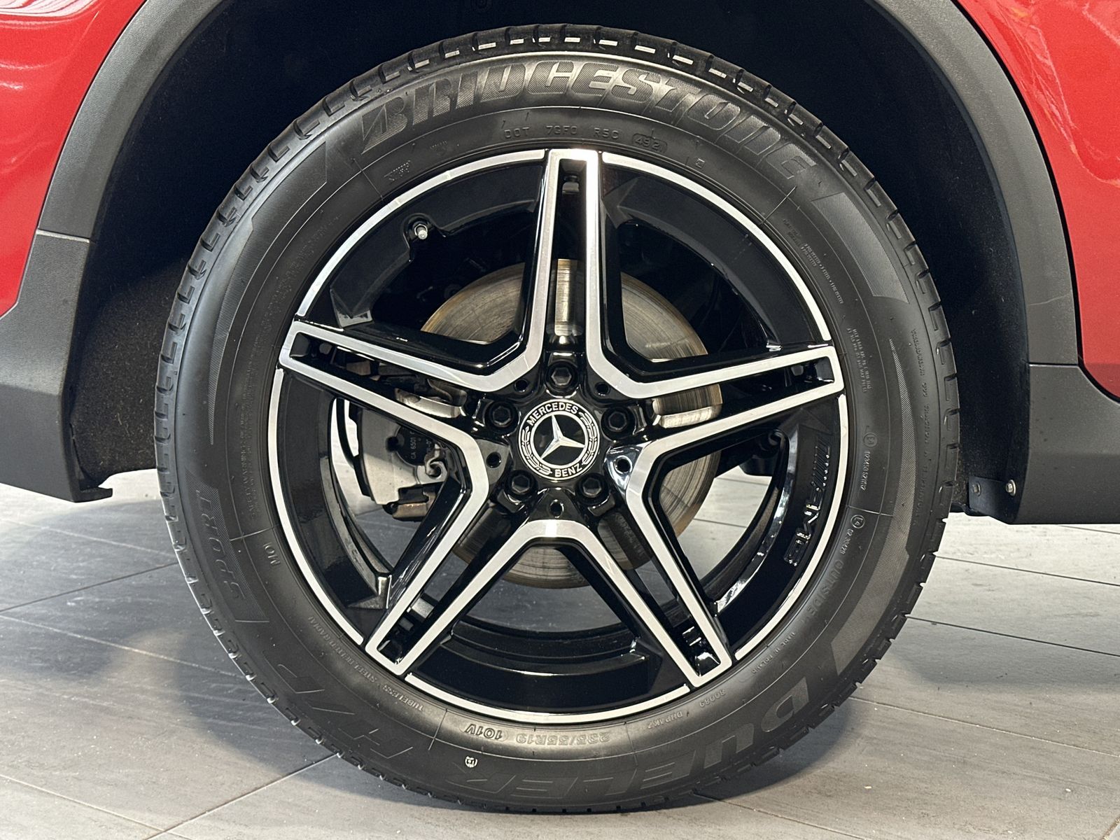 Fahrzeugabbildung Mercedes-Benz GLC 300d 4M AMG-Line NAV+LED+AHK+KAMERA+PANO+DAB