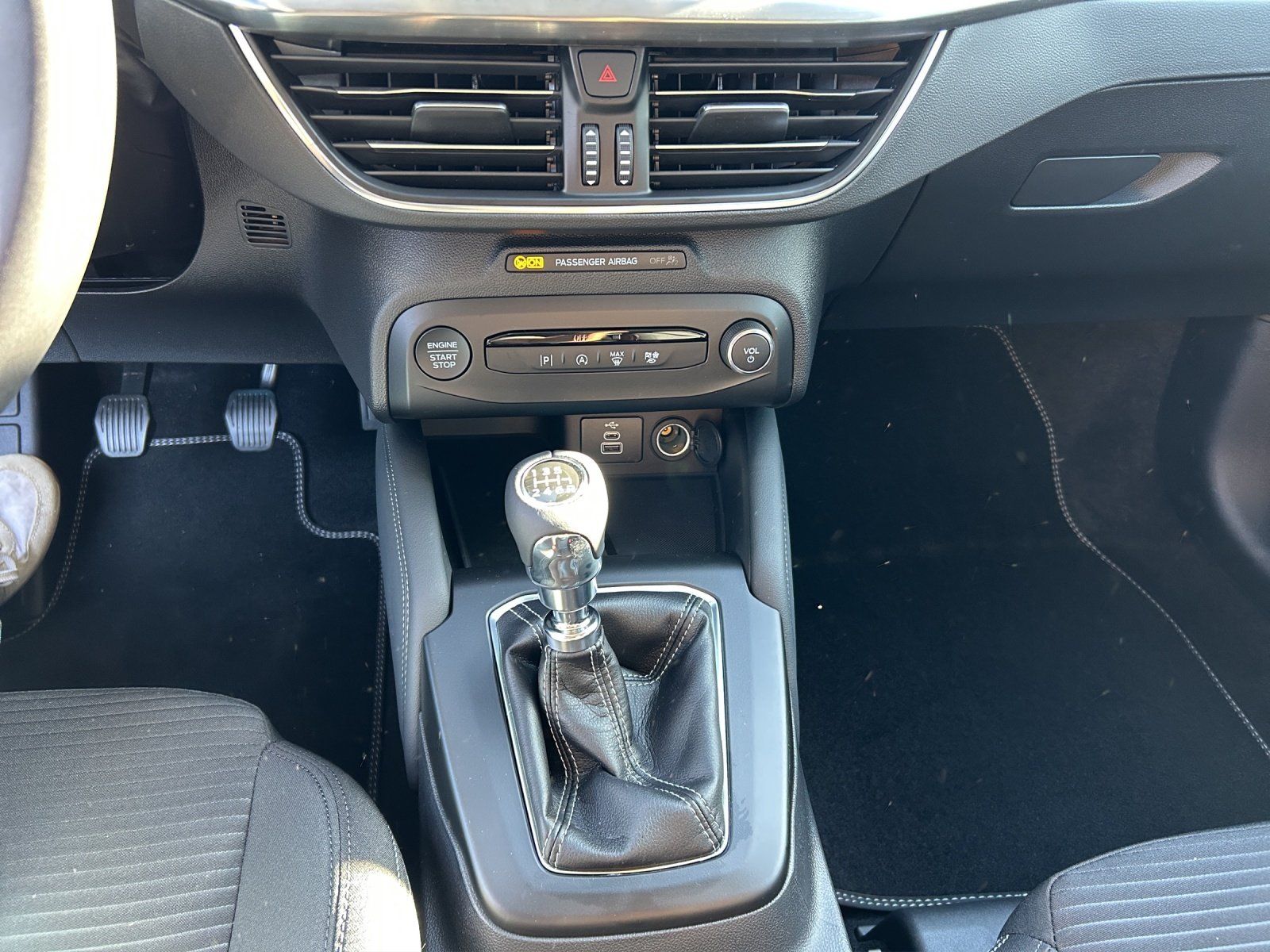 Fahrzeugabbildung Ford Focus Titanium x MHEV LED Schein. B&O Winter Pa.