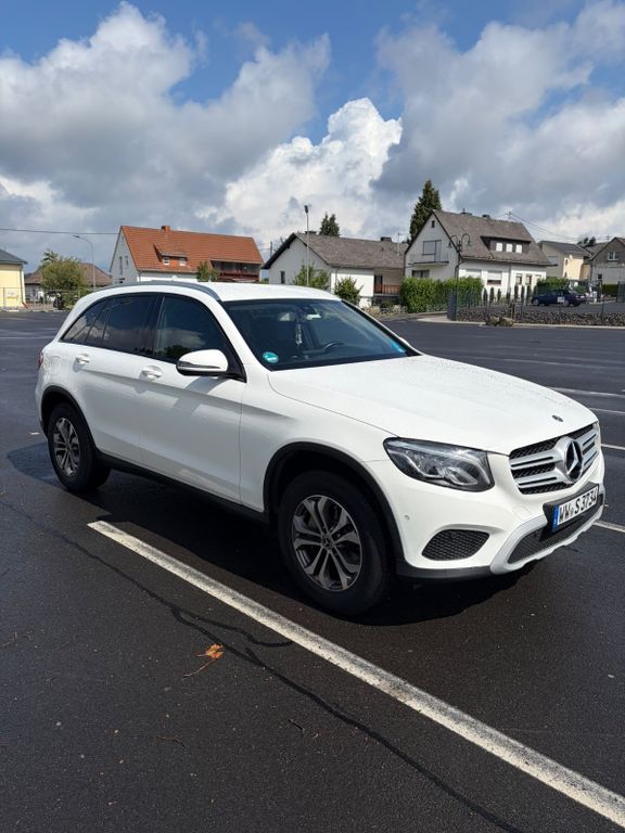 Image of Mercedes-Benz GLC 220