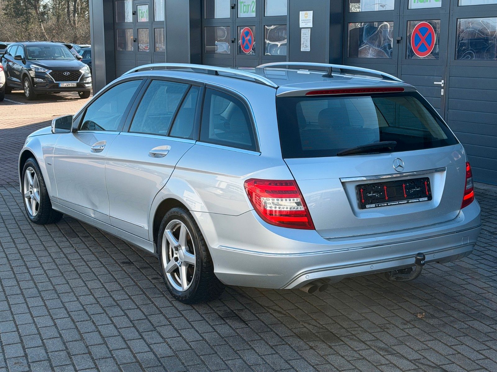 Fahrzeugabbildung Mercedes-Benz C180 CGI AVANTGARDE *Klima*Sitzhzg*AHK*PDC*USB*