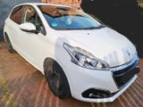 Peugeot 208 aus 2. Hand, Top gepflegt und unfallfrei  - Peugeot 208 in Hamburg