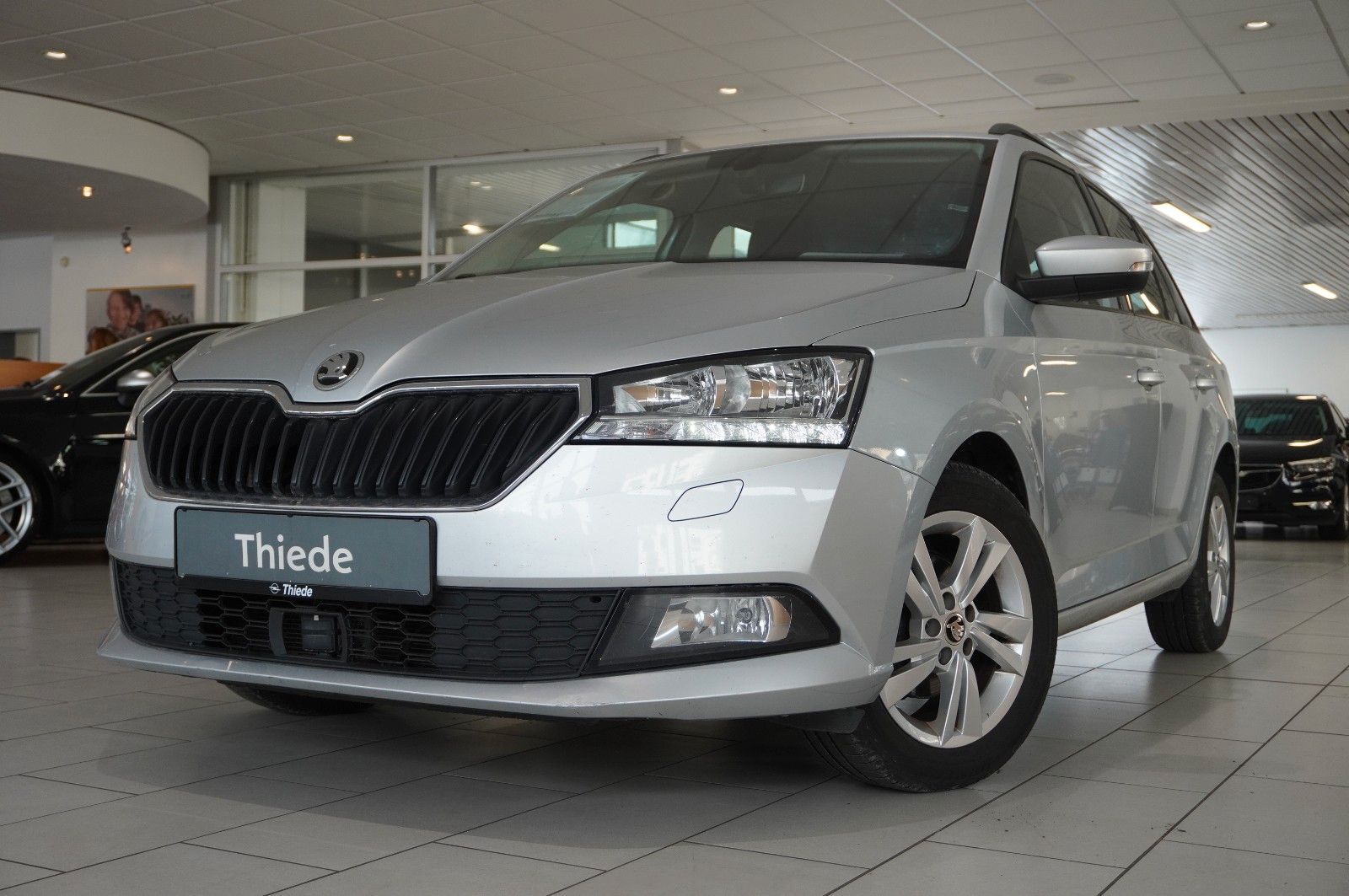 Fahrzeugabbildung SKODA Fabia Combi 1.0 TSI STYLE NAVI/LED/SHZ/PDC/TEMP.
