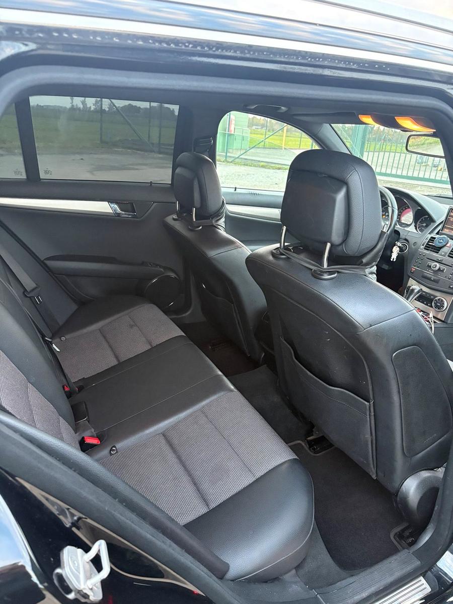 Mercedes-Benz C350 2010 — photo 11
