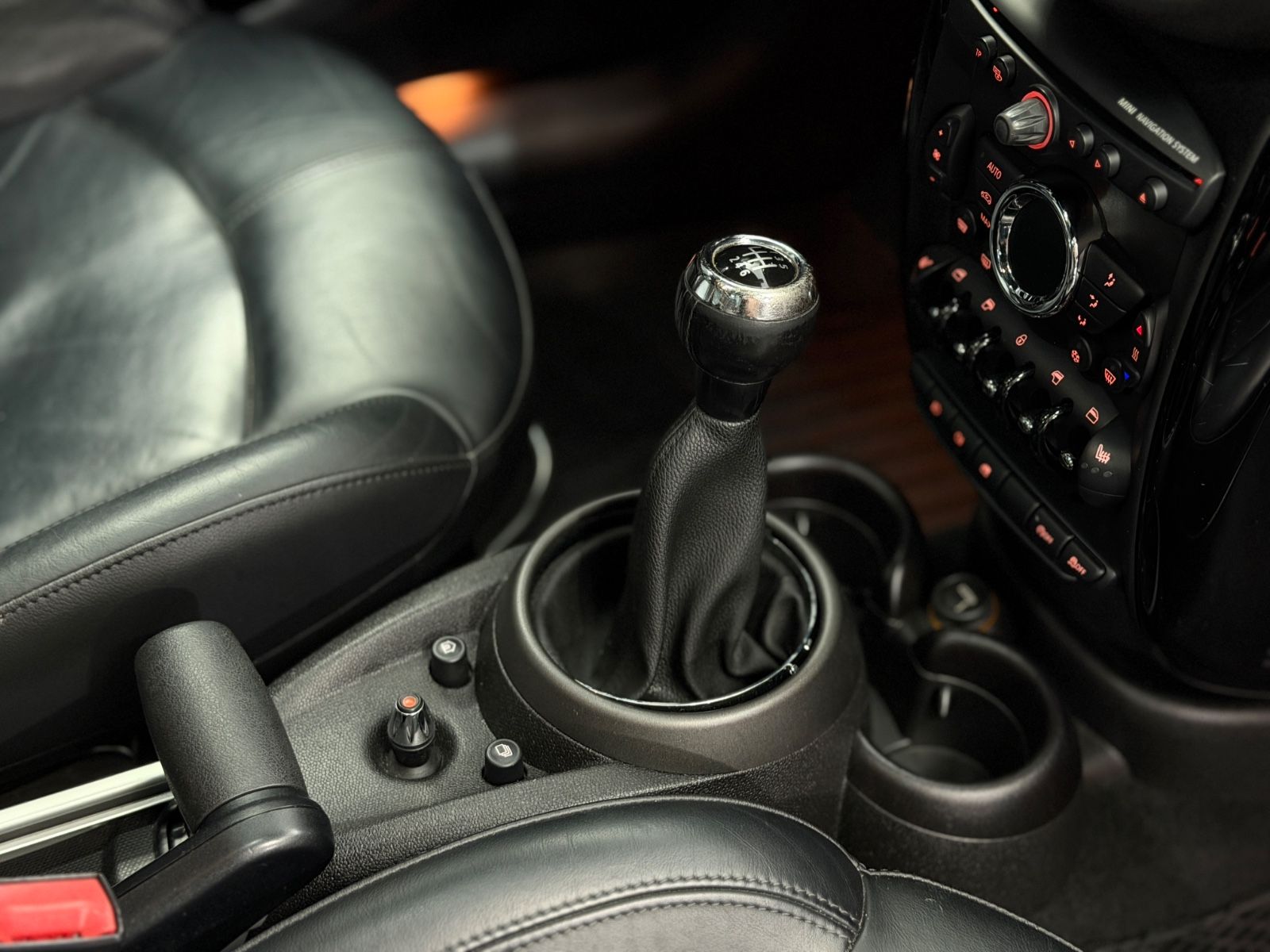 Fahrzeugabbildung MINI COOPER D Countryman Cooper D All4|PANO|NAVI|