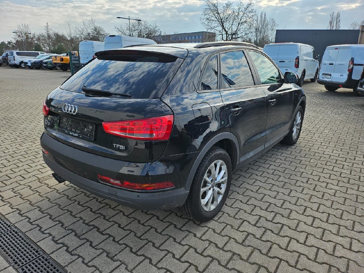 Fahrzeugabbildung Audi Q3 basis