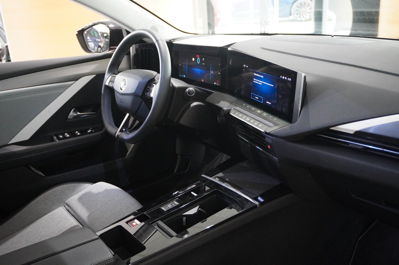 Fahrzeugabbildung Opel Astra L Lim. 1.6 HYBRID ELEGANCE NAVI/LED/KAMERA