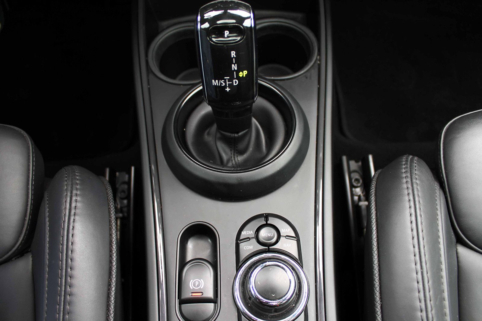 Fahrzeugabbildung MINI Countryman John Cooper Works ALL4 ACC PANO HUD