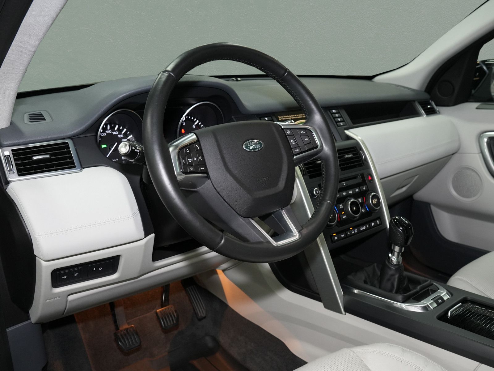 Fahrzeugabbildung Land Rover Discovery Sport HSE AWD - 1.Hand|Mwst.|39 tkm!