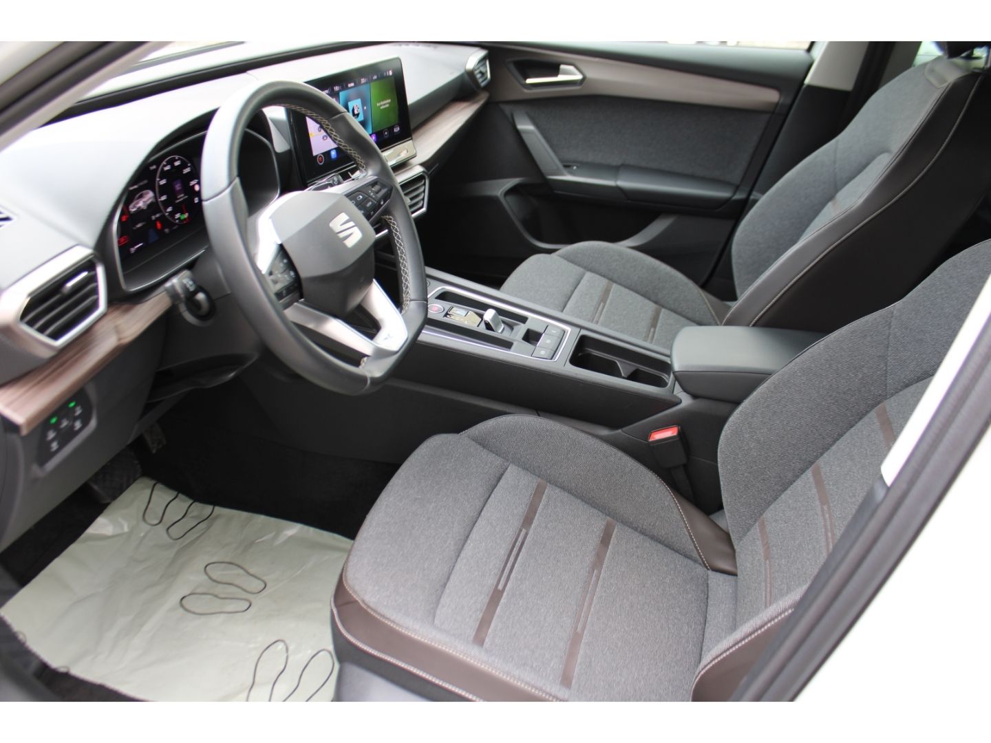 Fahrzeugabbildung SEAT Leon Xcellence DSG ACC LED TWA Full Link RFK GJR