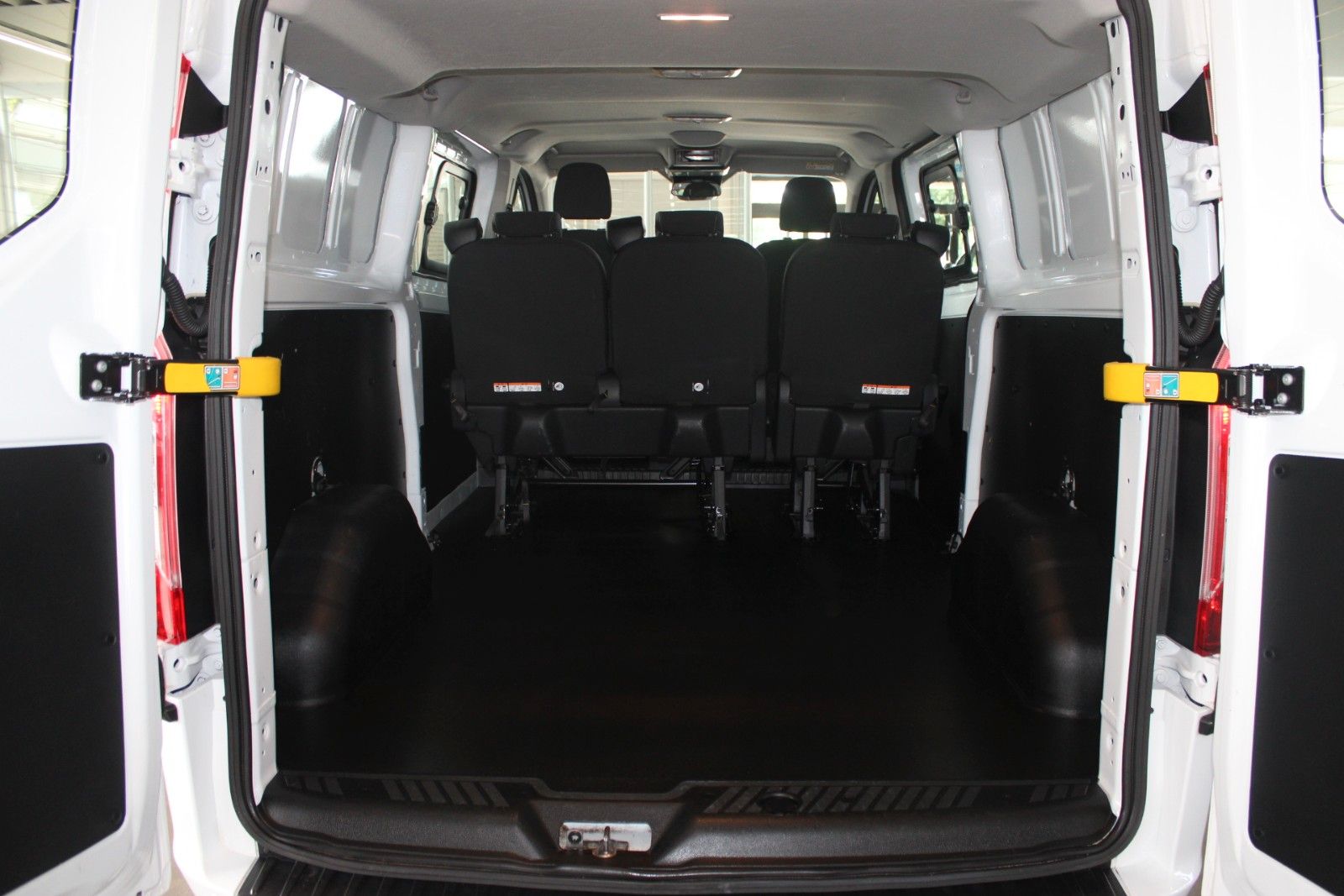 Fahrzeugabbildung Ford Transit Tourneo Custom TREND L2 MHEV 5-Sitze AHK