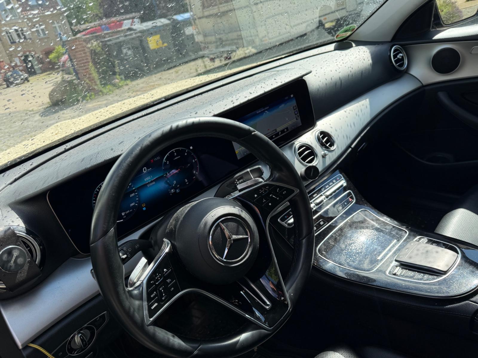 Mercedes-Benz E 220 d T Autom. -