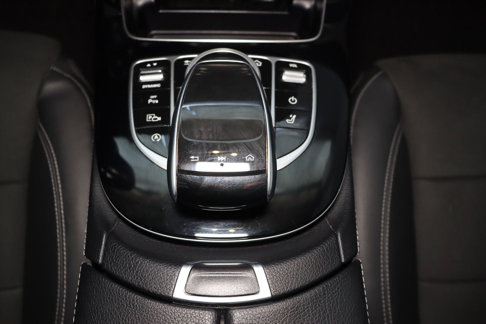 Fahrzeugabbildung Mercedes-Benz E 200 T 4Matic * Schiebedach * Navi * AMG line