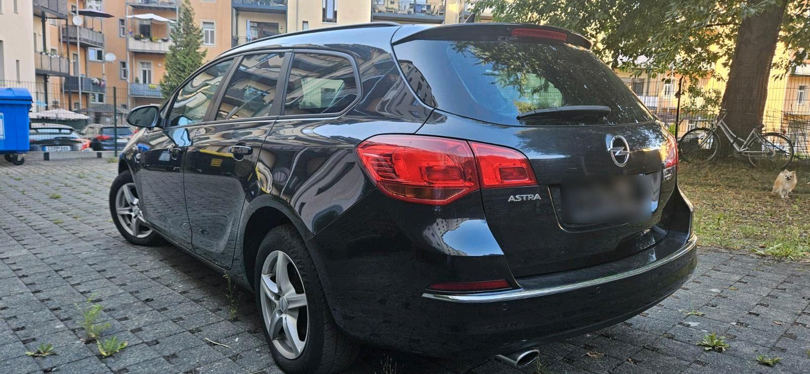 Opel Astra 2014 — photo 7