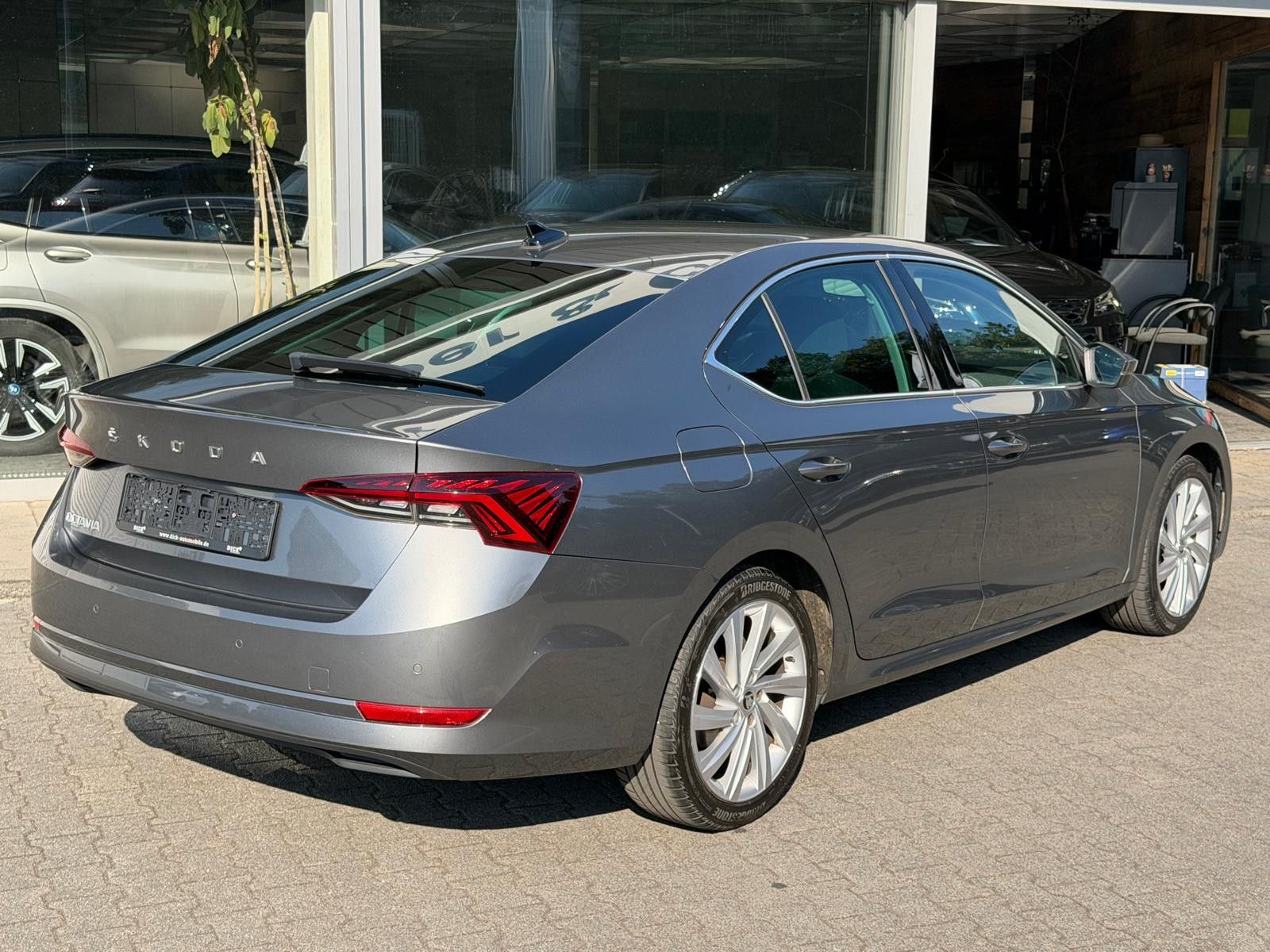 Fahrzeugabbildung SKODA Octavia 2.0TDI Style >VIRTU+HEAD+LED+SHZ+ACC+18"