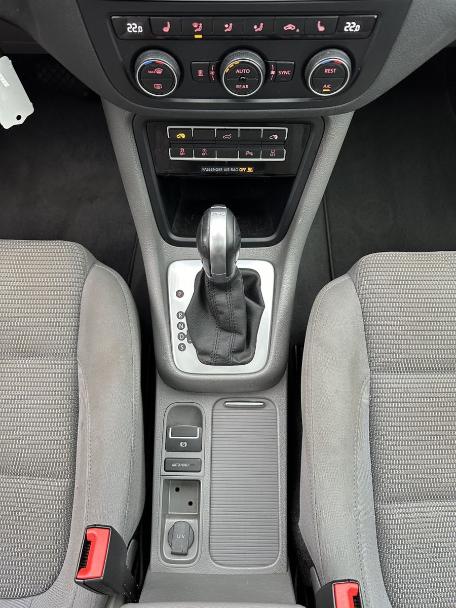 Fahrzeugabbildung Volkswagen Sharan 1.4 TSI DSG 7-Sitzer CL NAV+XEN+AHK+PANO