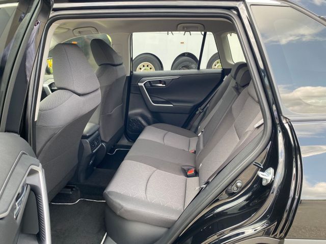 RAV 4 Hybrid 4x2 Team Deutschland