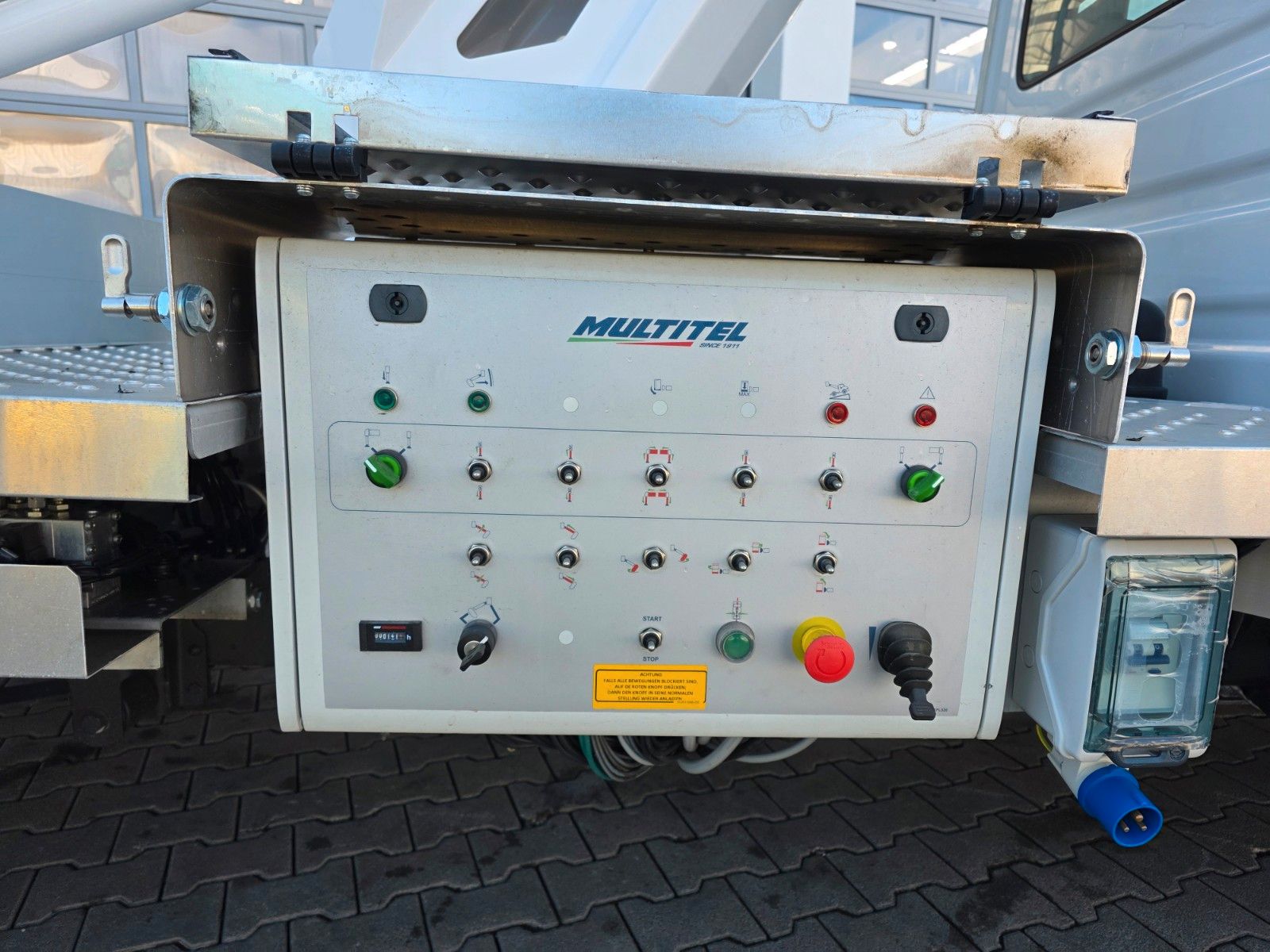 Fahrzeugabbildung Iveco Daily 35S14 *MULTITEL MTE 270*27Meter*