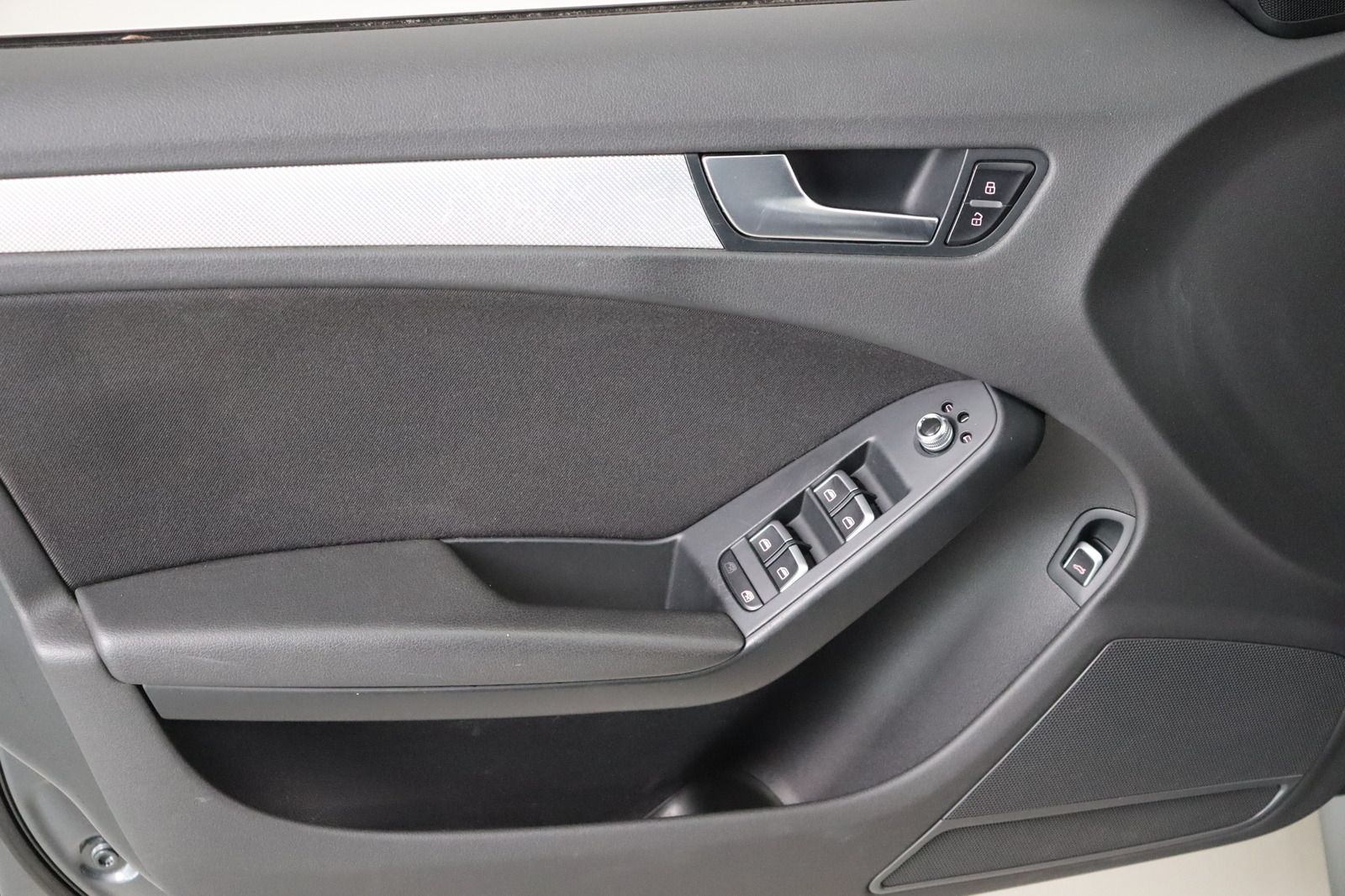 Fahrzeugabbildung Audi A4 Avant 2.0 TDI S-line * Bi- Xenon * Navi * Amb