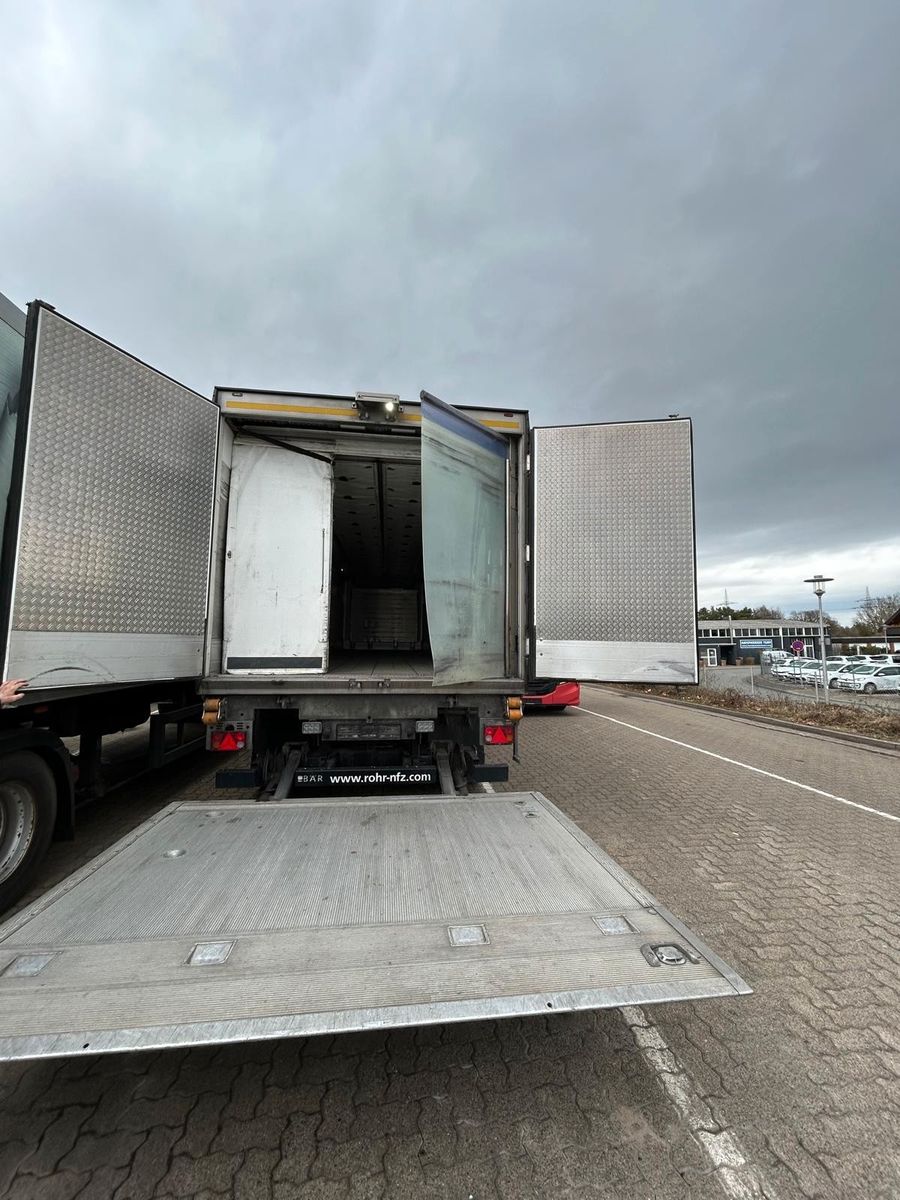 Fahrzeugabbildung Mercedes-Benz 2 Stk. Antos 1840+Rohr Kühlauflieger