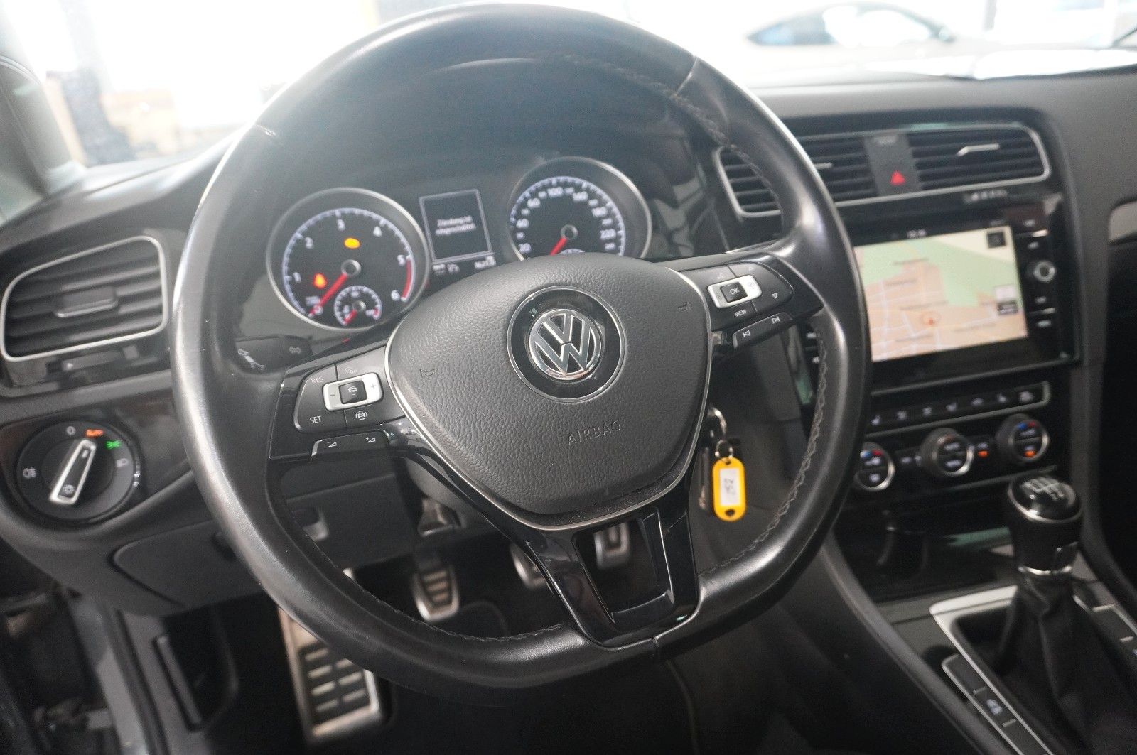 Fahrzeugabbildung Volkswagen Golf VII VAR. 1.6 TDI IQ-DRIVE NAVI/LED/ACC/AHK