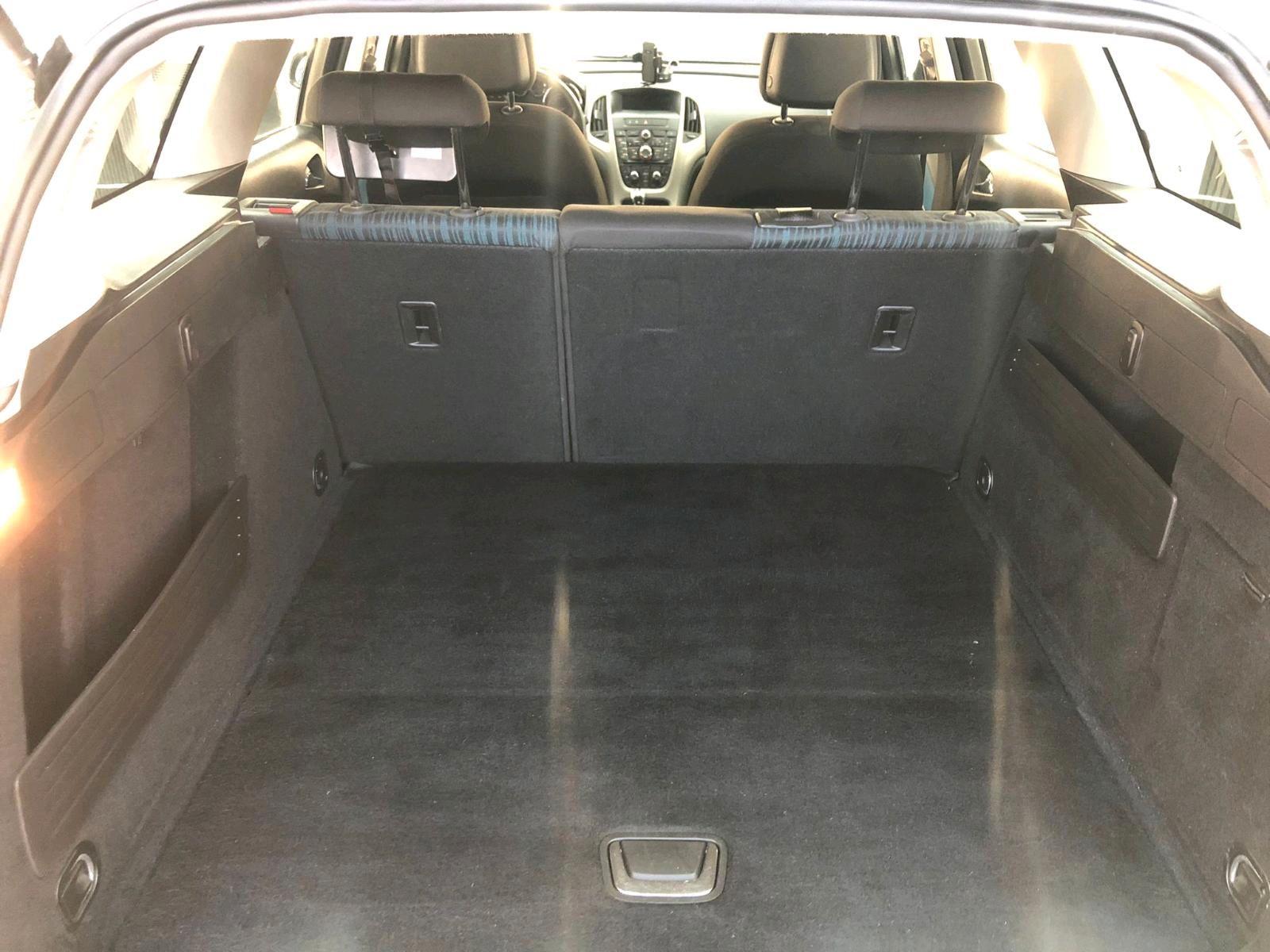 Opel Astra 2011 — photo 5