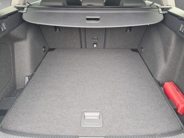 Fahrzeugabbildung Volkswagen Golf VIII Variant TSI Life LED Navi Climatronic