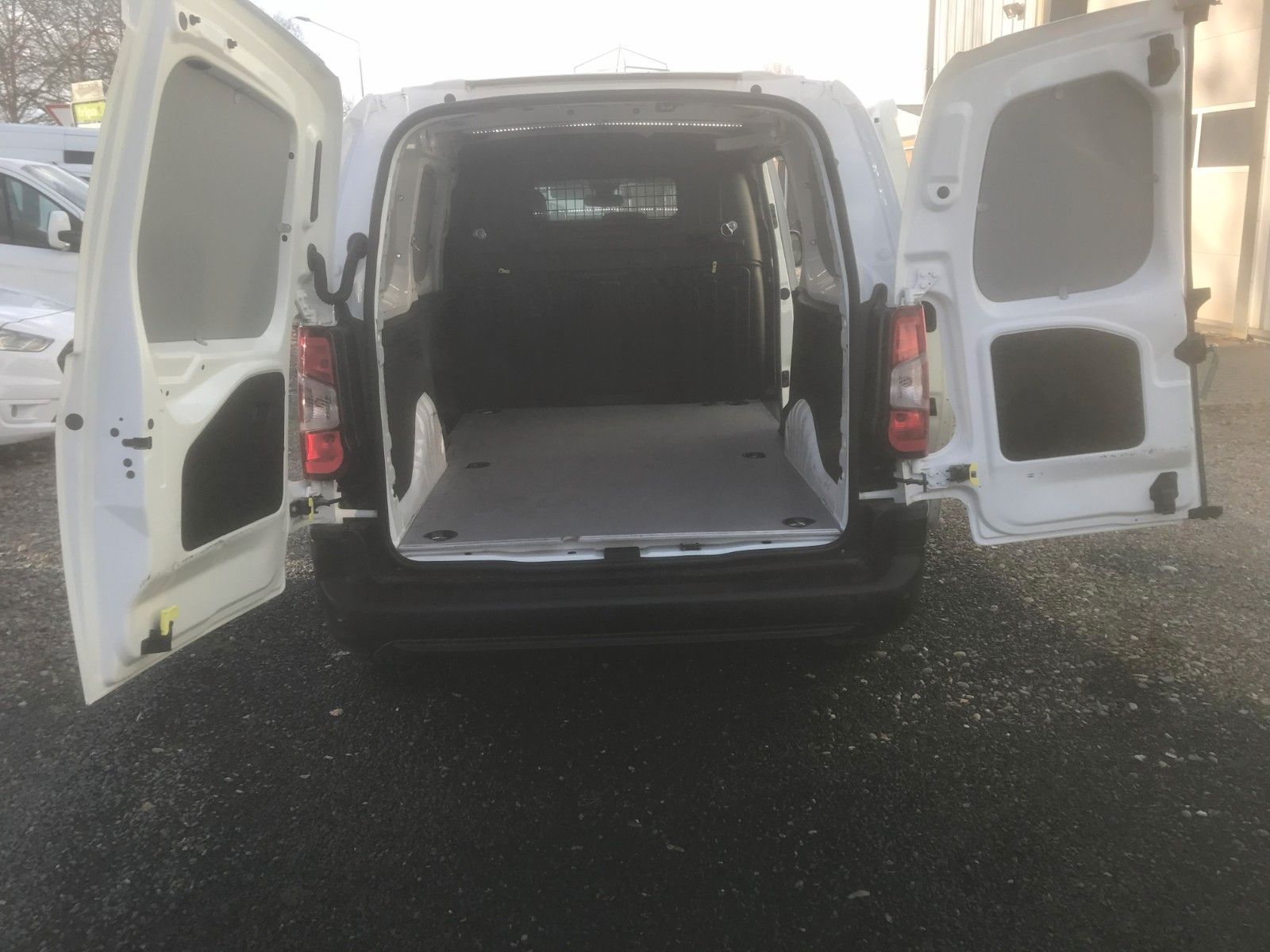 Fahrzeugabbildung Peugeot Partner Premium L2,SHZ,PDC,27796Km