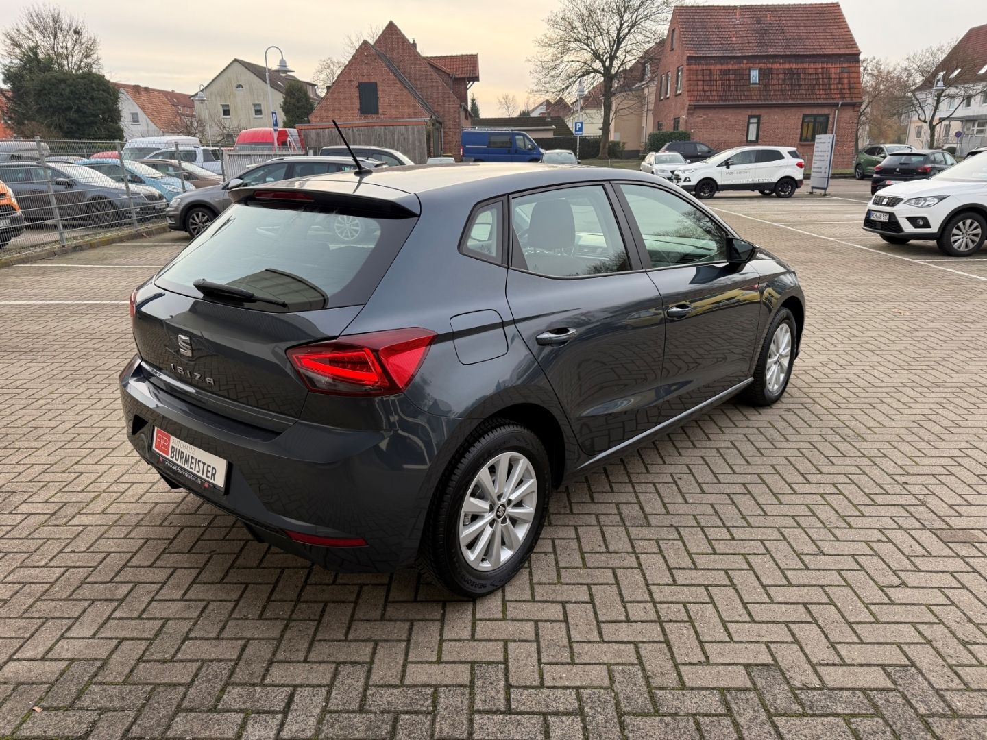 Fahrzeugabbildung SEAT Ibiza Style LED Mehrzonenklima SHZ Carplay Berg