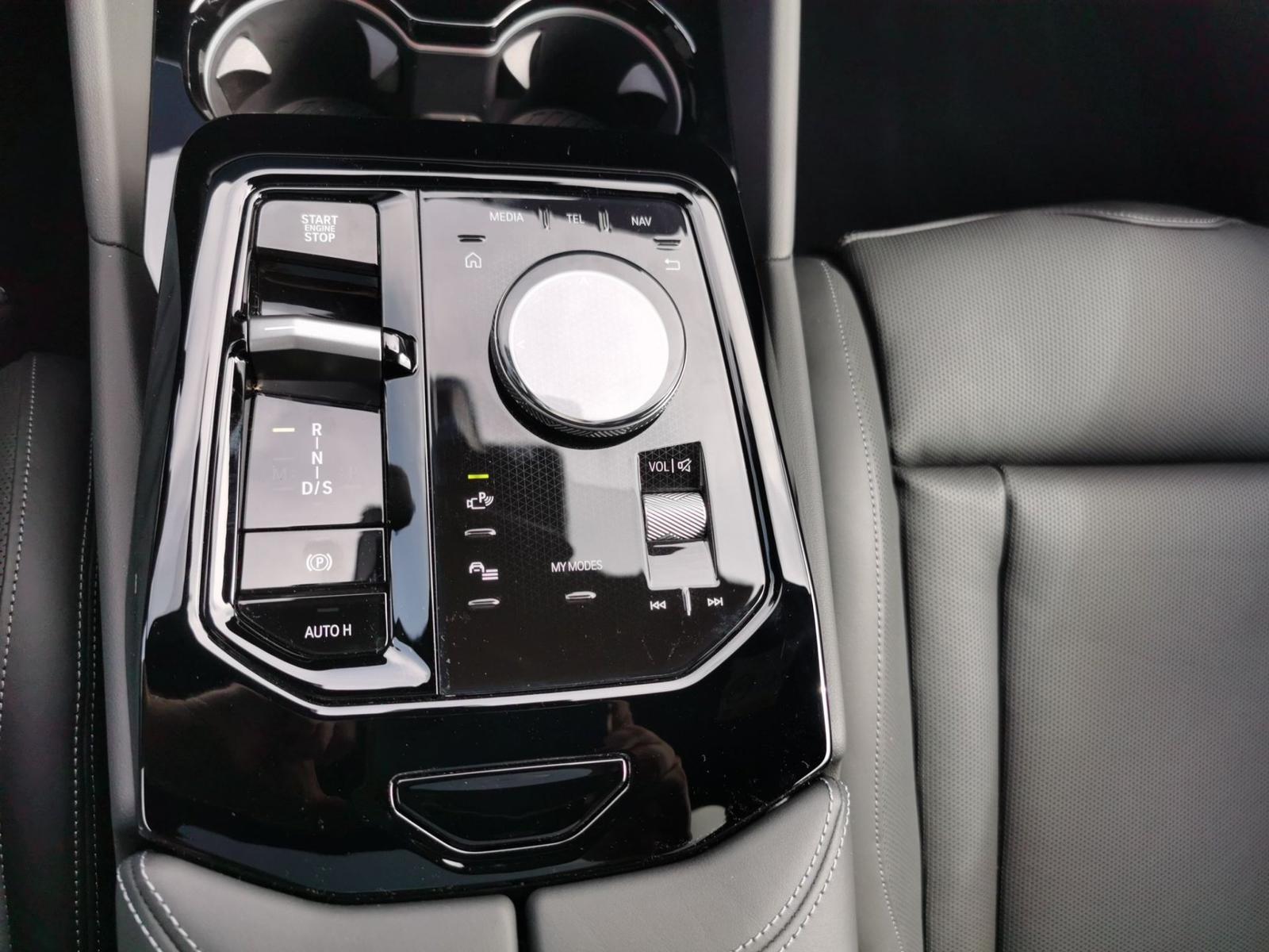 BMW 530e xDrive Touring M SPORT INDIVI TANSANITBLAU