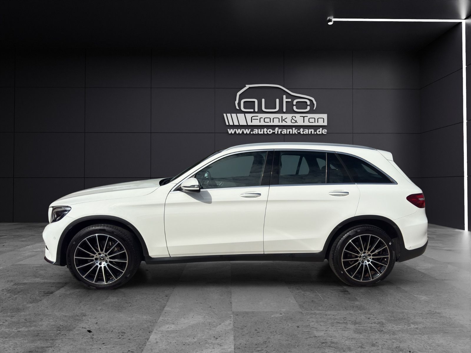 Fahrzeugabbildung Mercedes-Benz GLC 220 d 4Matic/AMG Line/Pano/ACC/Keyless Go