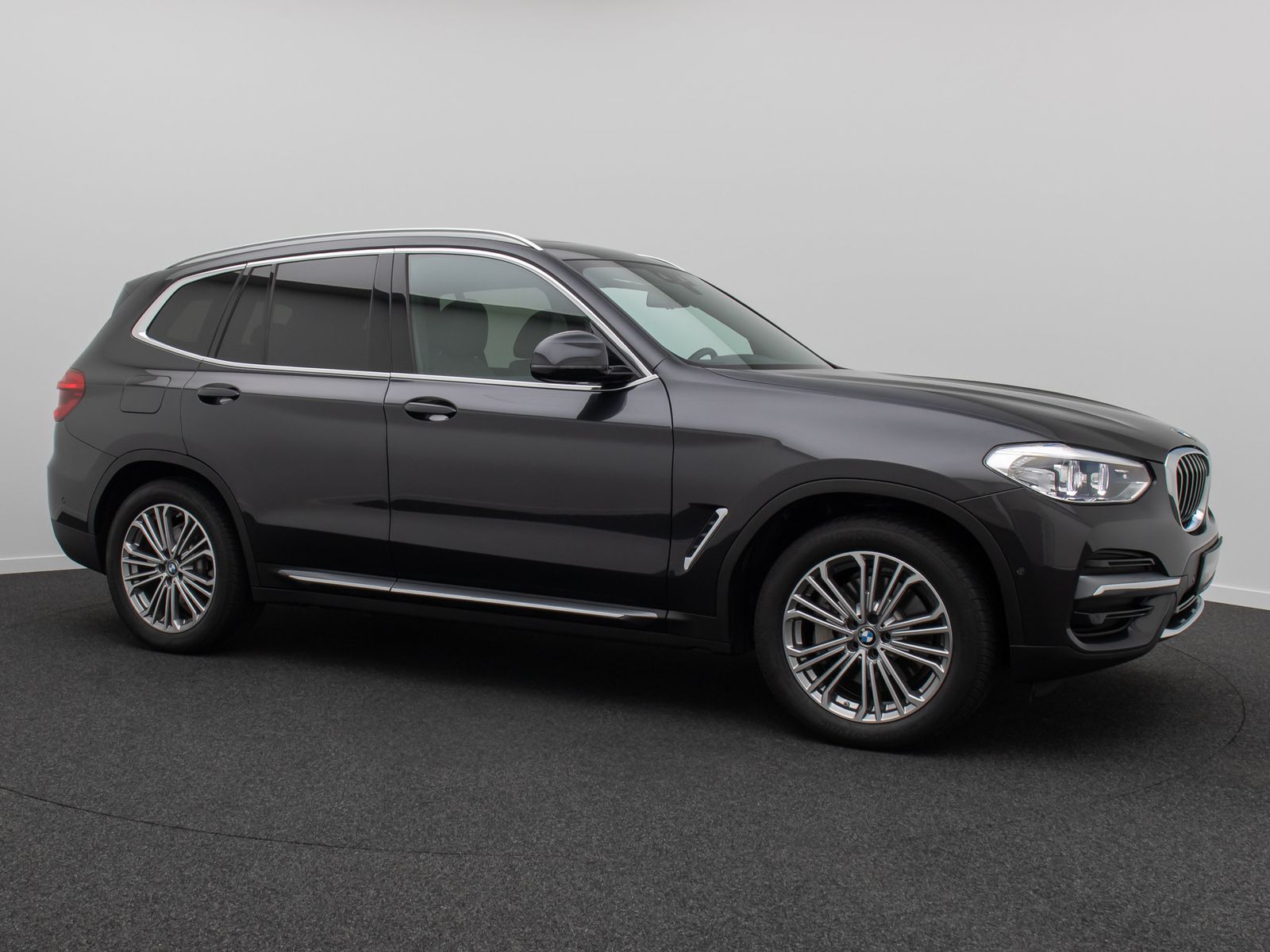 Fahrzeugabbildung BMW X3 xD30e LuxuryLine HUD DAB HiFi Panorama 19Zoll