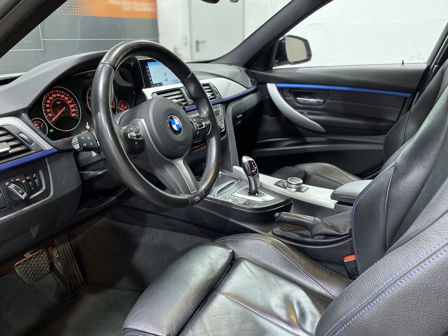 Fahrzeugabbildung BMW 318 d M Sport Shadow #LED#Leder#Tempomat#AHK#Nav