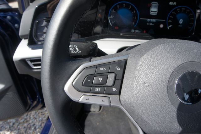 Fahrzeugabbildung Volkswagen Golf VIII 1.5 TSI Life HEAD KEMERA LED ACC NAVI