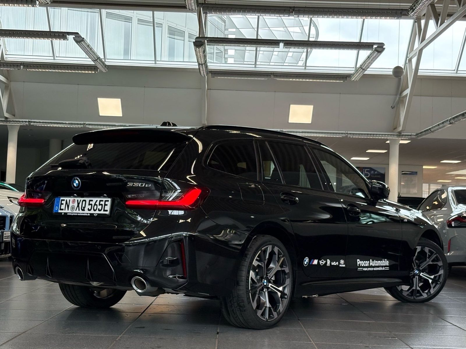 BMW 330 - Bild 2