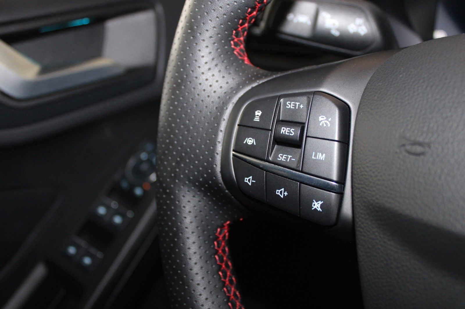 Fahrzeugabbildung Ford Focus ST-Line X Aut. LED ACC Leder Pano HUD Wint