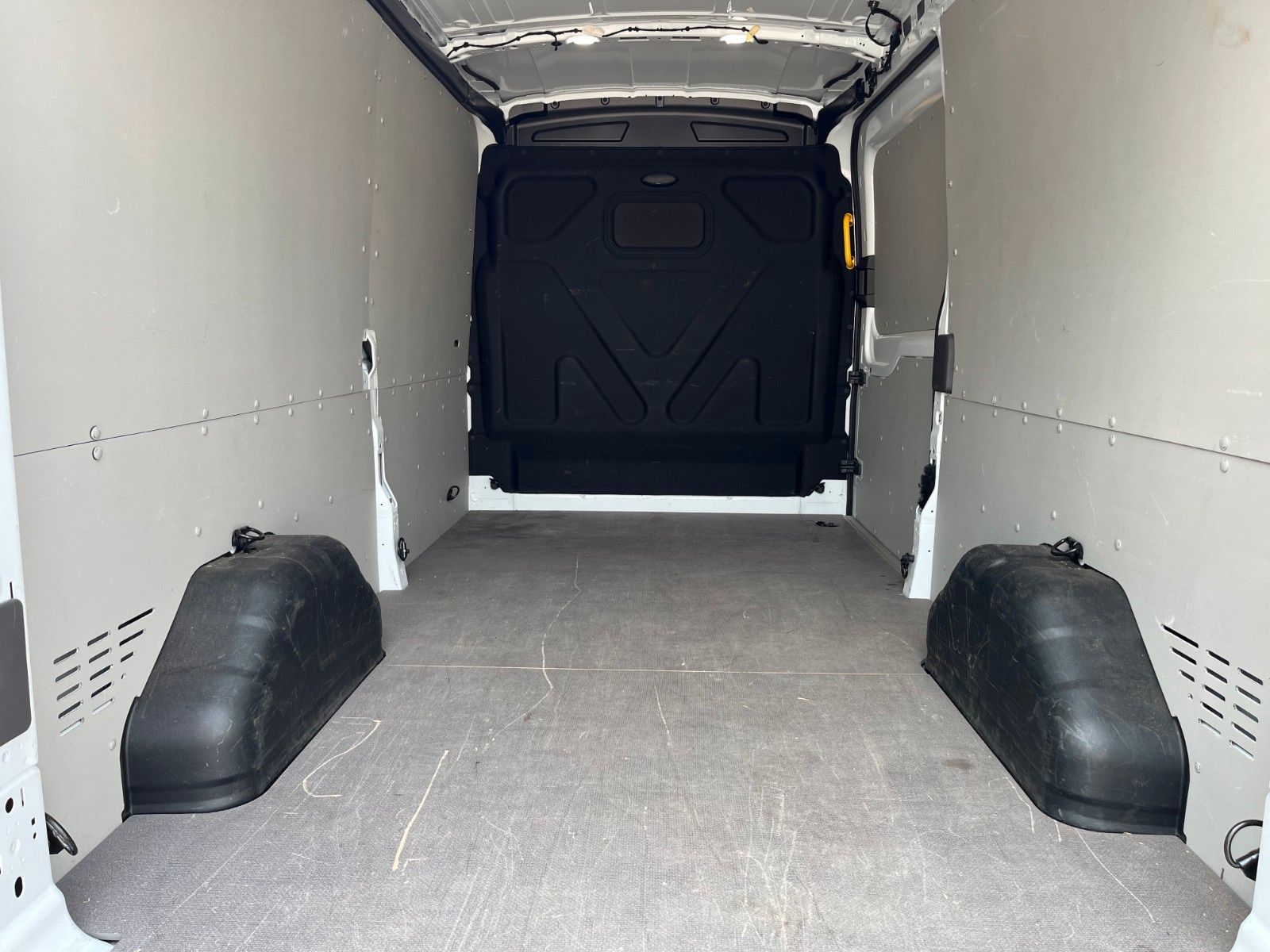 Fahrzeugabbildung Ford Transit 350 L3 Kasten LKW hoch lang KLIMA AHK