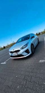 Kia cee'd / Ceed 1.6 T-GDI DCT GT GT - silberne Kia cee'd / Ceed