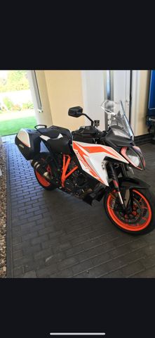 KTM 1290 Superduke GT mit Koffer Topzustand